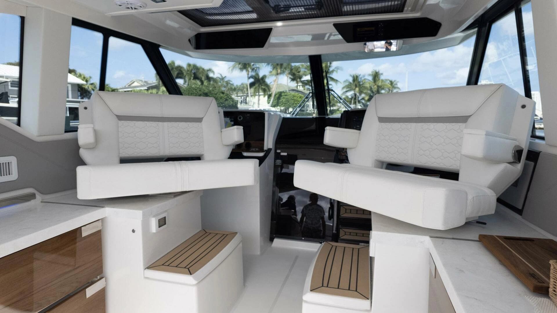 2022 Tiara Yachts 43 LE