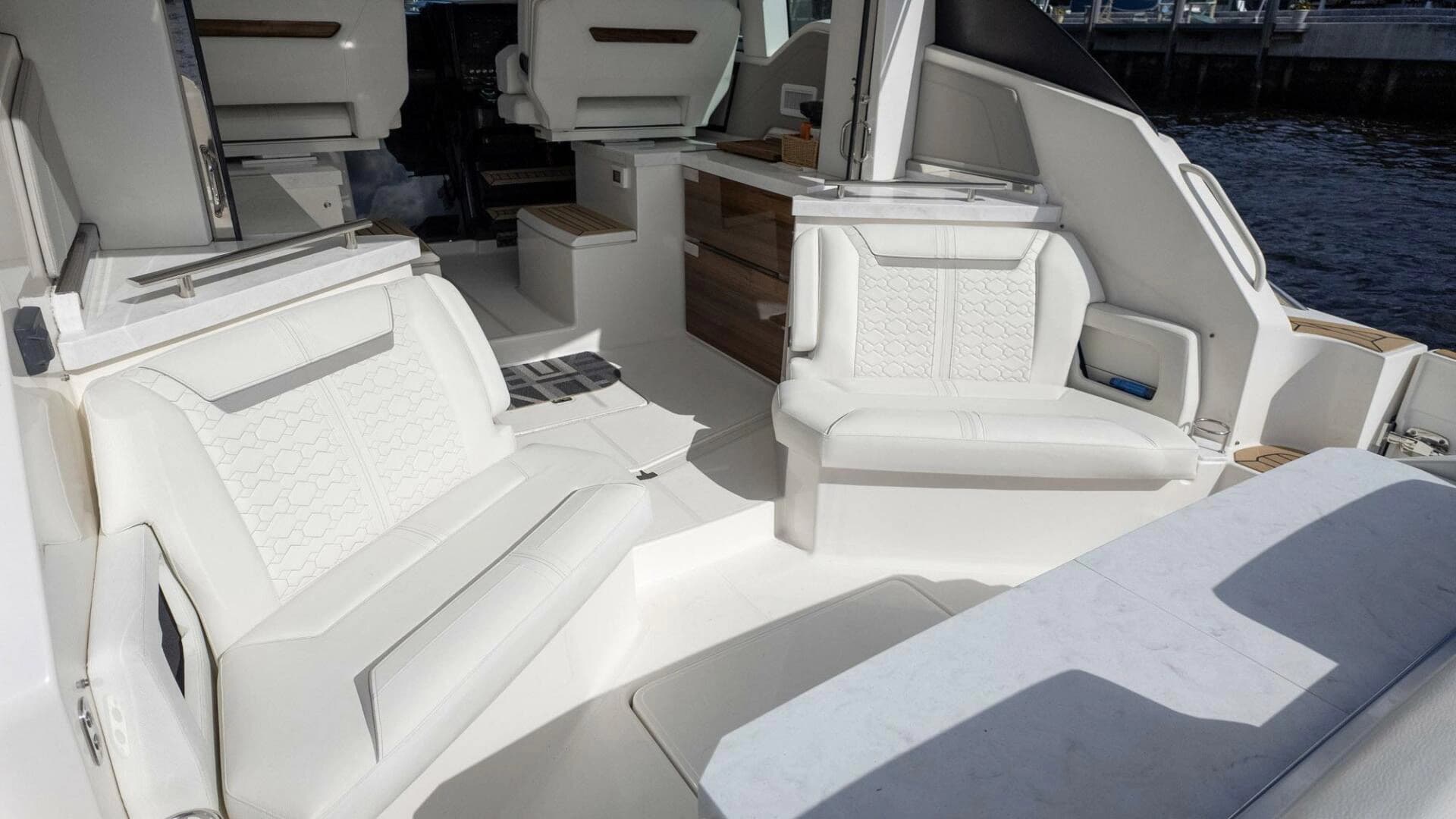 2022 Tiara Yachts 43 LE