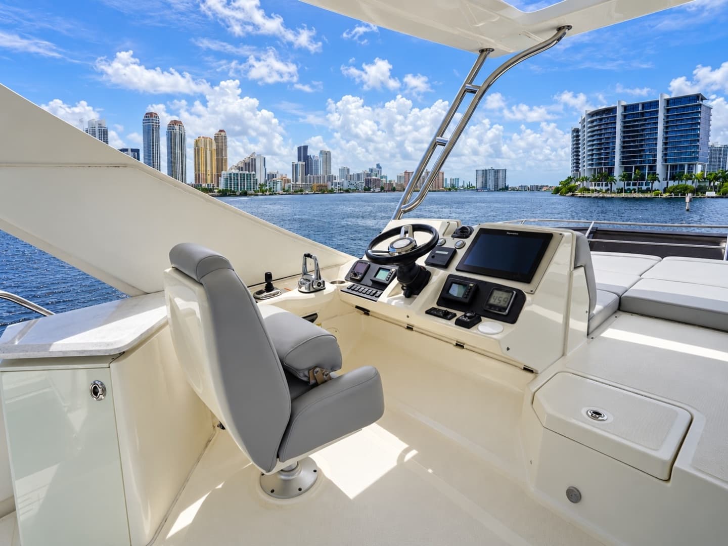 2016 Sea Ray L650 Fly