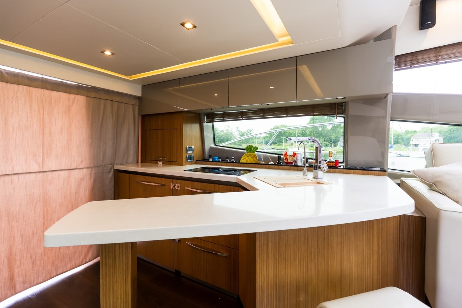 2018 Sea Ray L550
