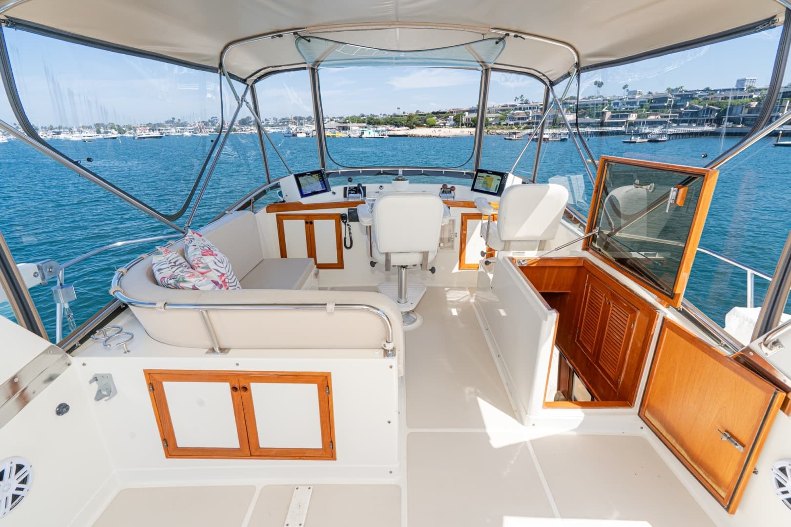 1999 Offshore Yachts 48 Sedan