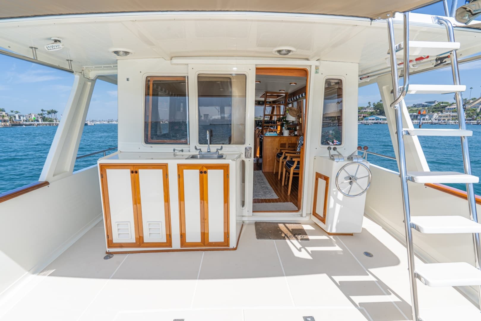 1999 Offshore Yachts 48 Sedan