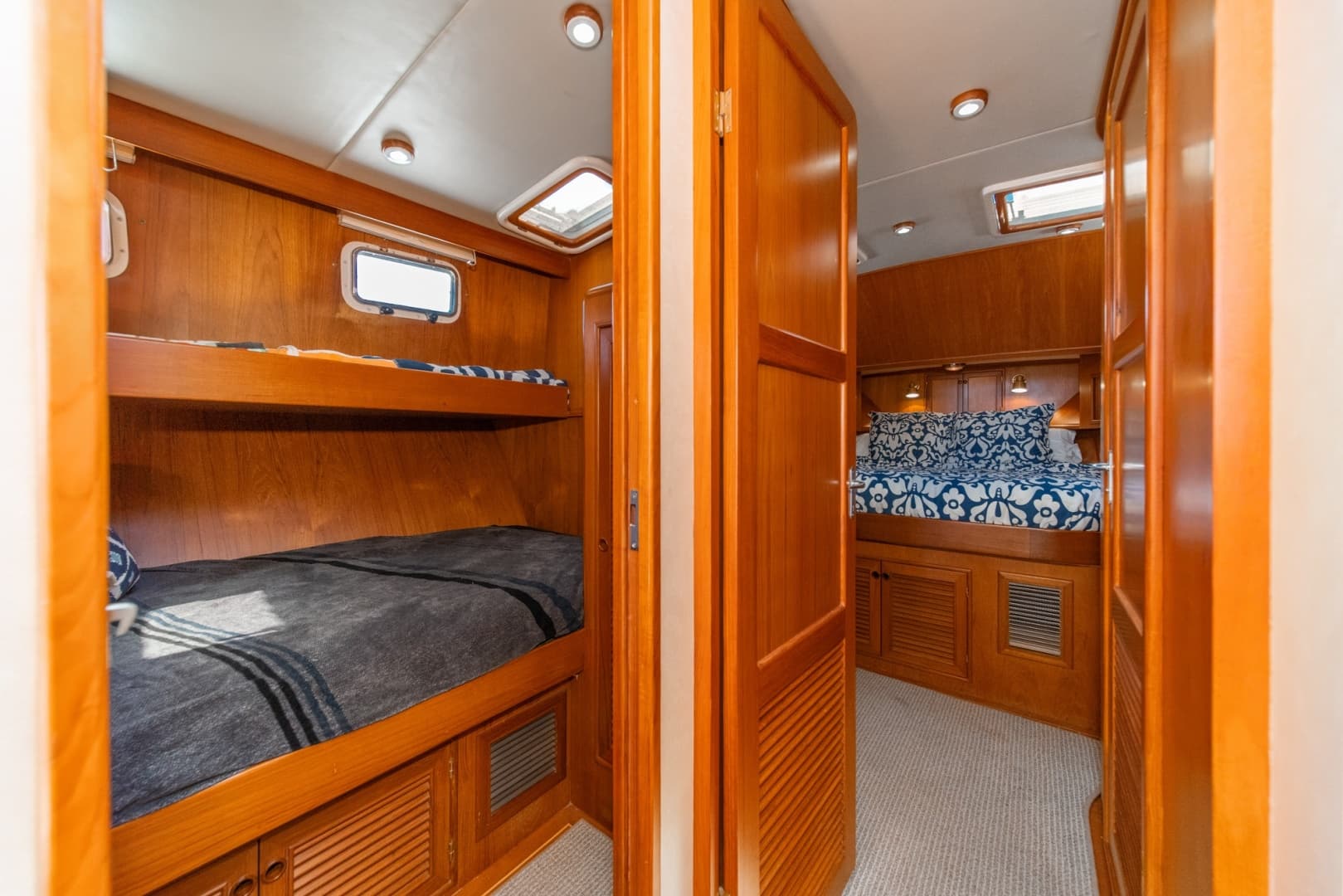 1999 Offshore Yachts 48 Sedan