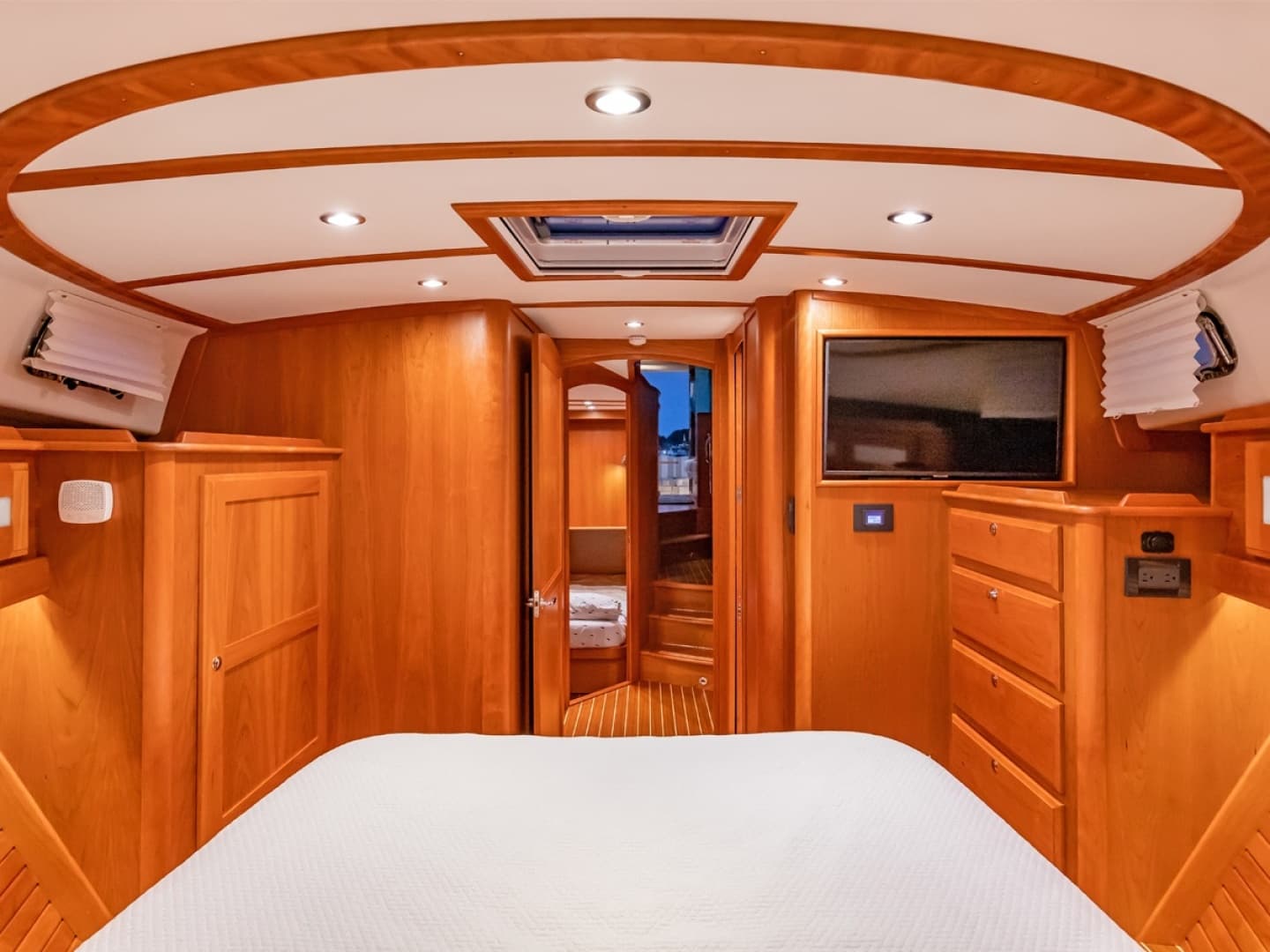 Master Cabin, Aft