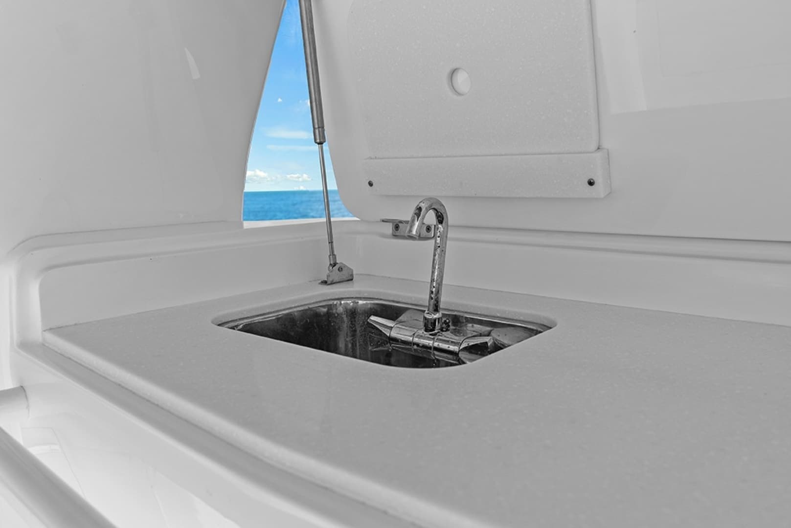 Cockpit wet bar