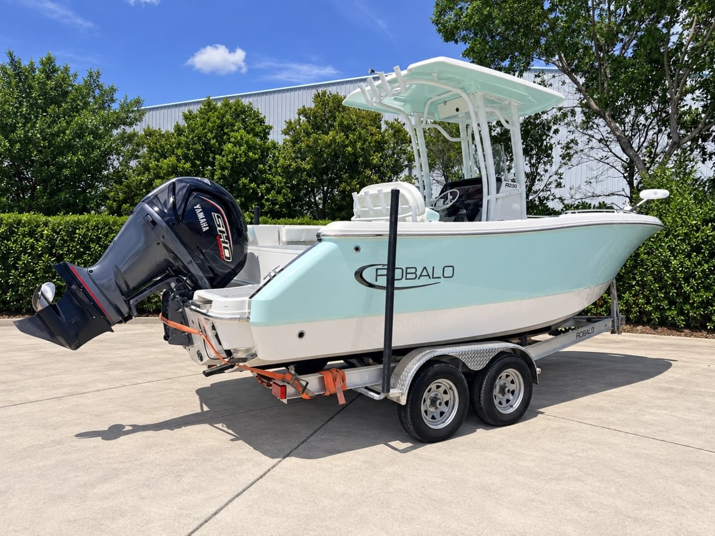 2023 Robalo R230