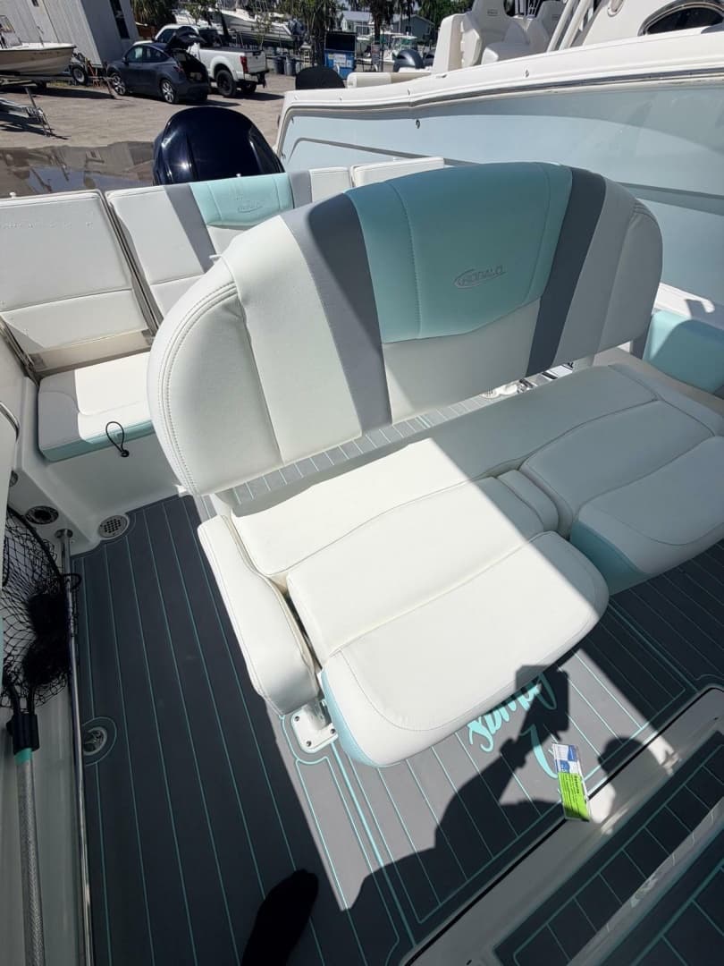 2023 Robalo R230