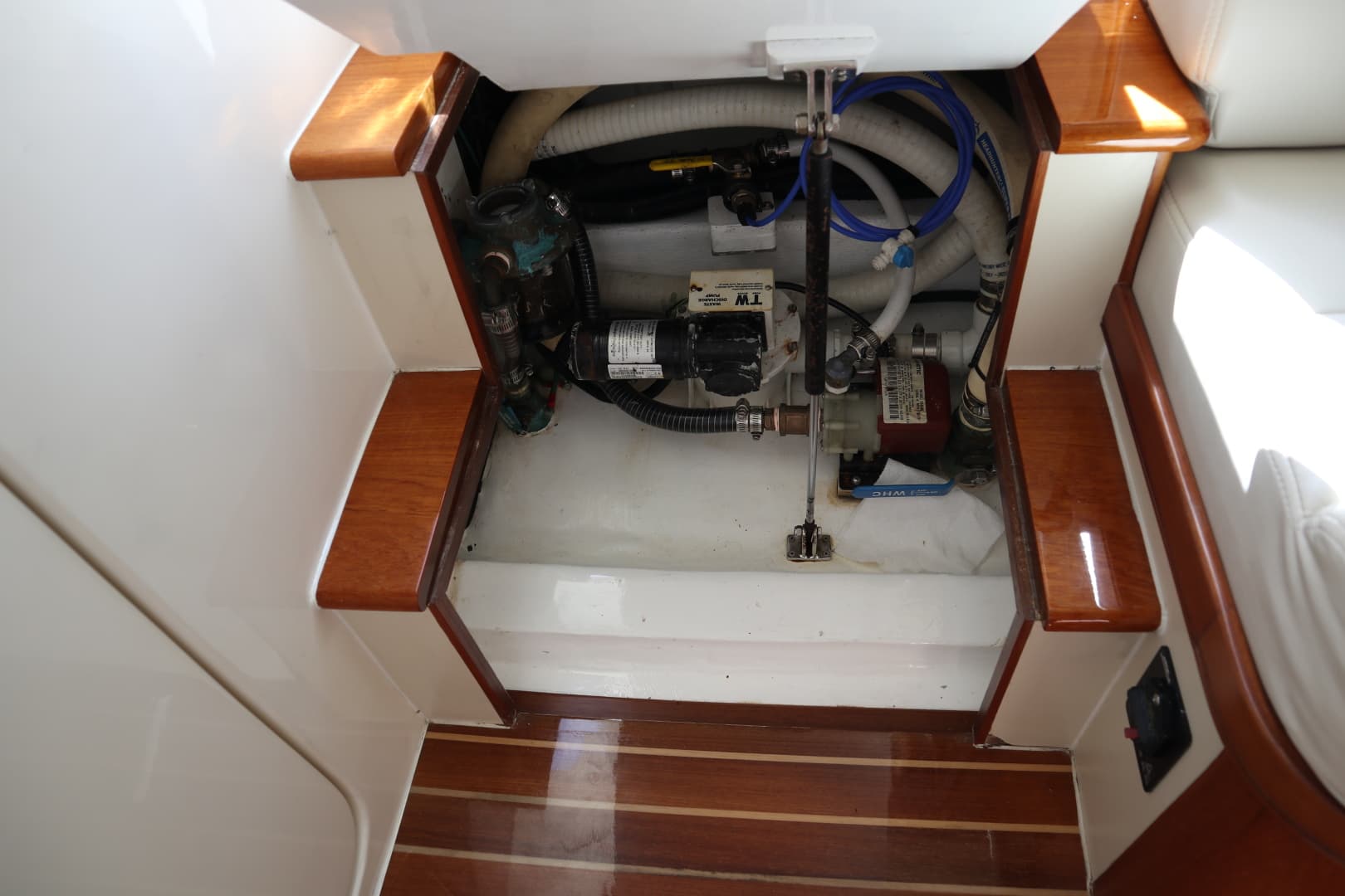 Marlow 37 - MI-DI - Storage under stairs