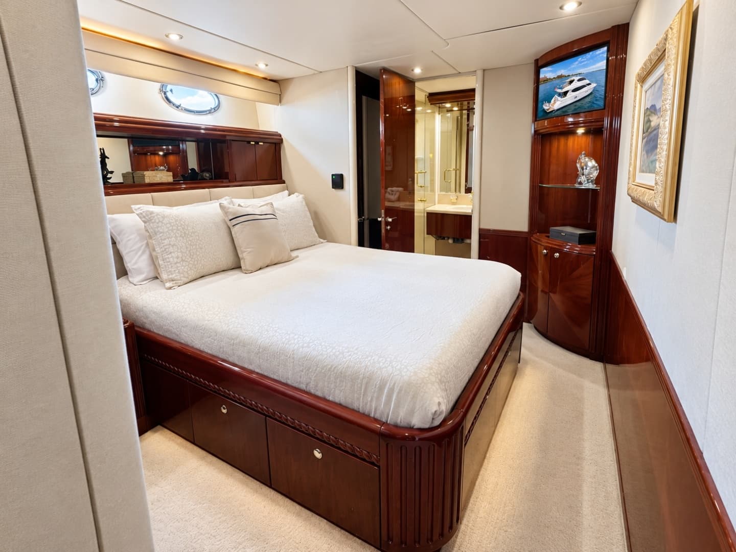 2002 Lazzara Yachts 80 Skylounge