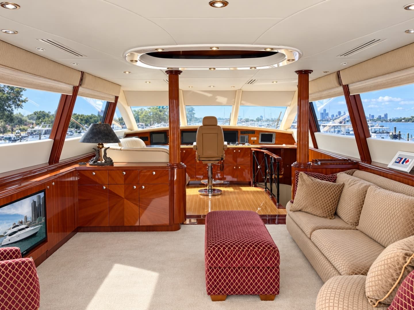 2002 Lazzara Yachts 80 Skylounge