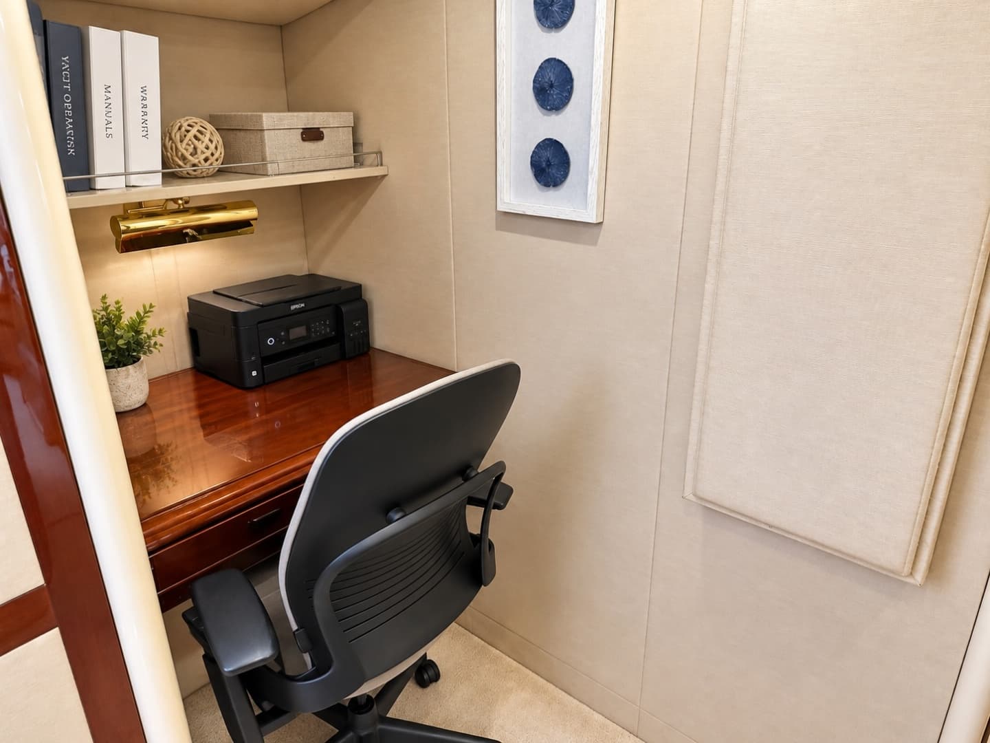 2002 Lazzara Yachts 80 Skylounge