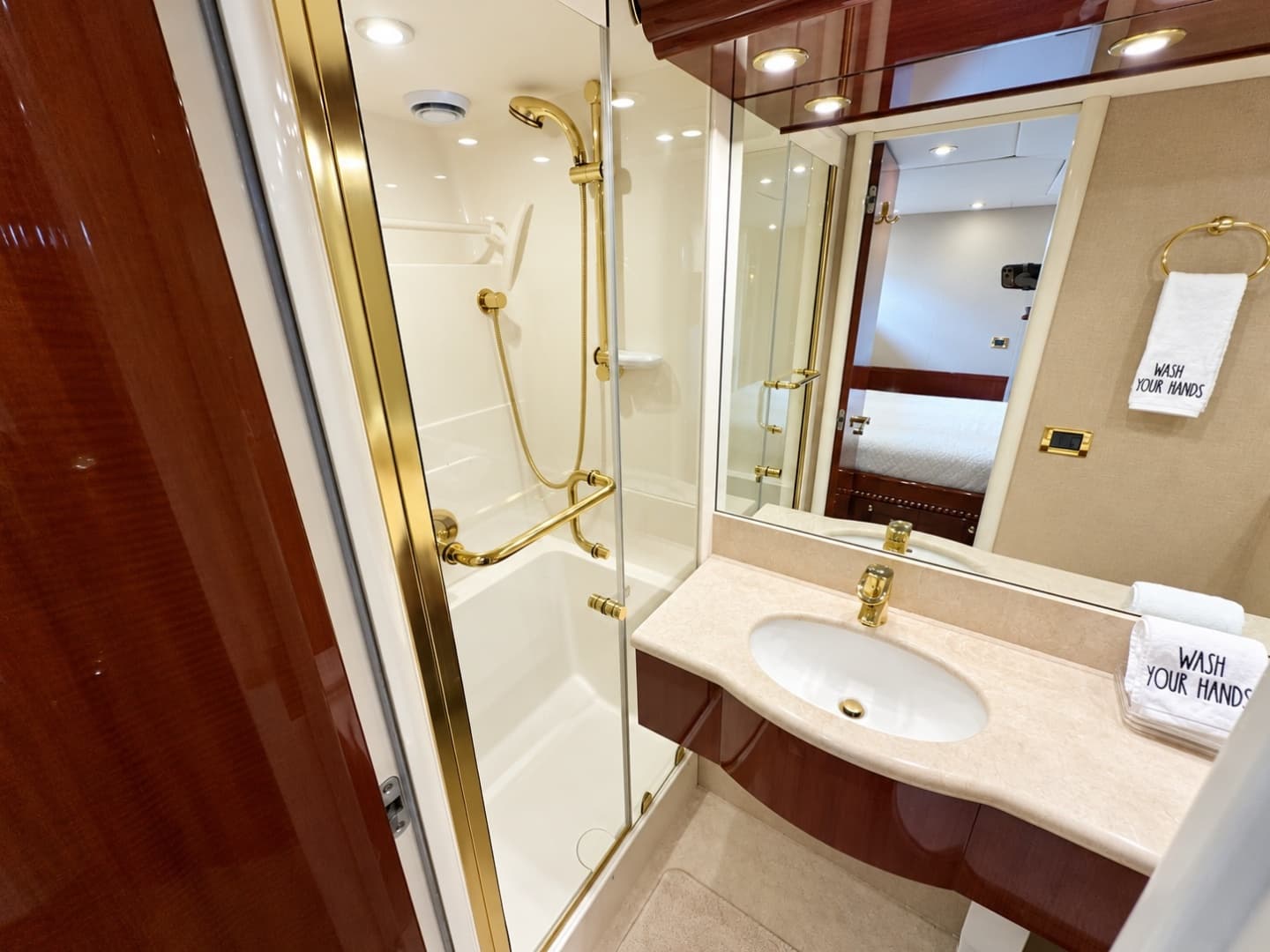 2002 Lazzara Yachts 80 Skylounge