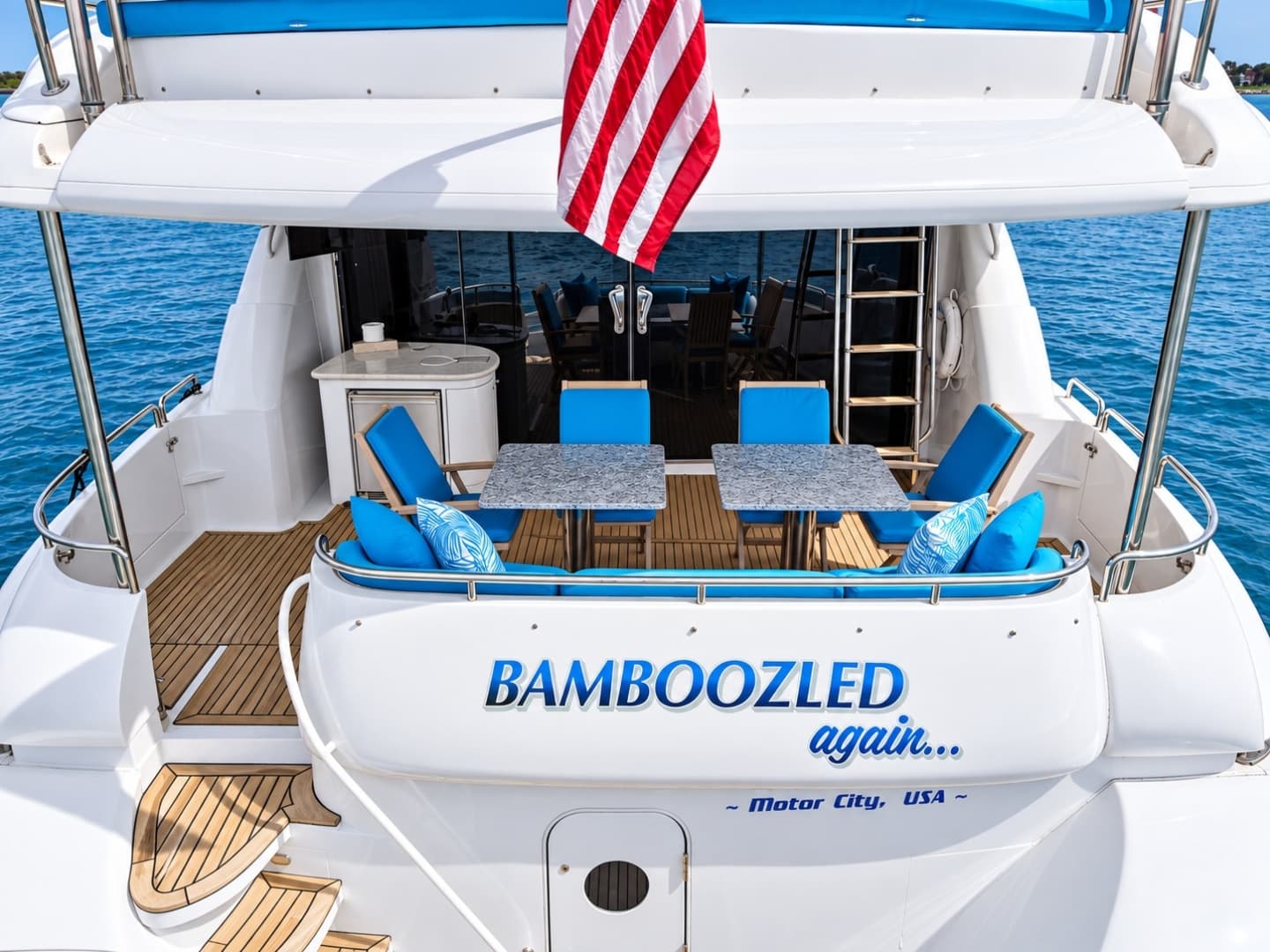 2002 Lazzara Yachts 80 Skylounge