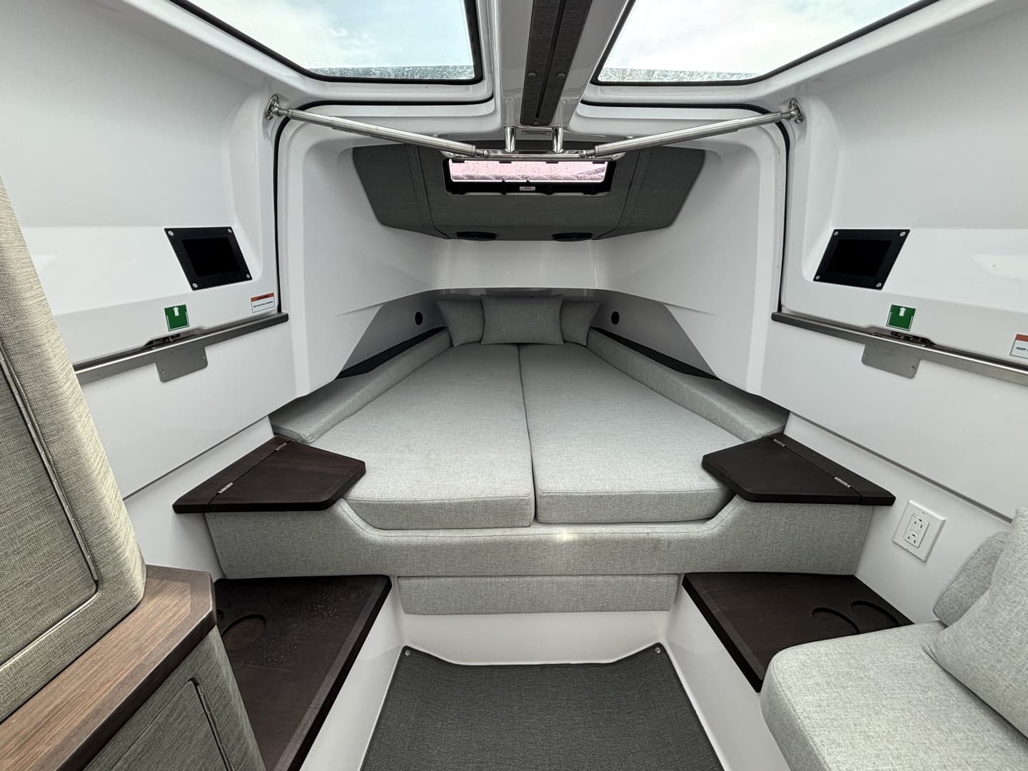 2024 Axopar 37XC Cross Cabin