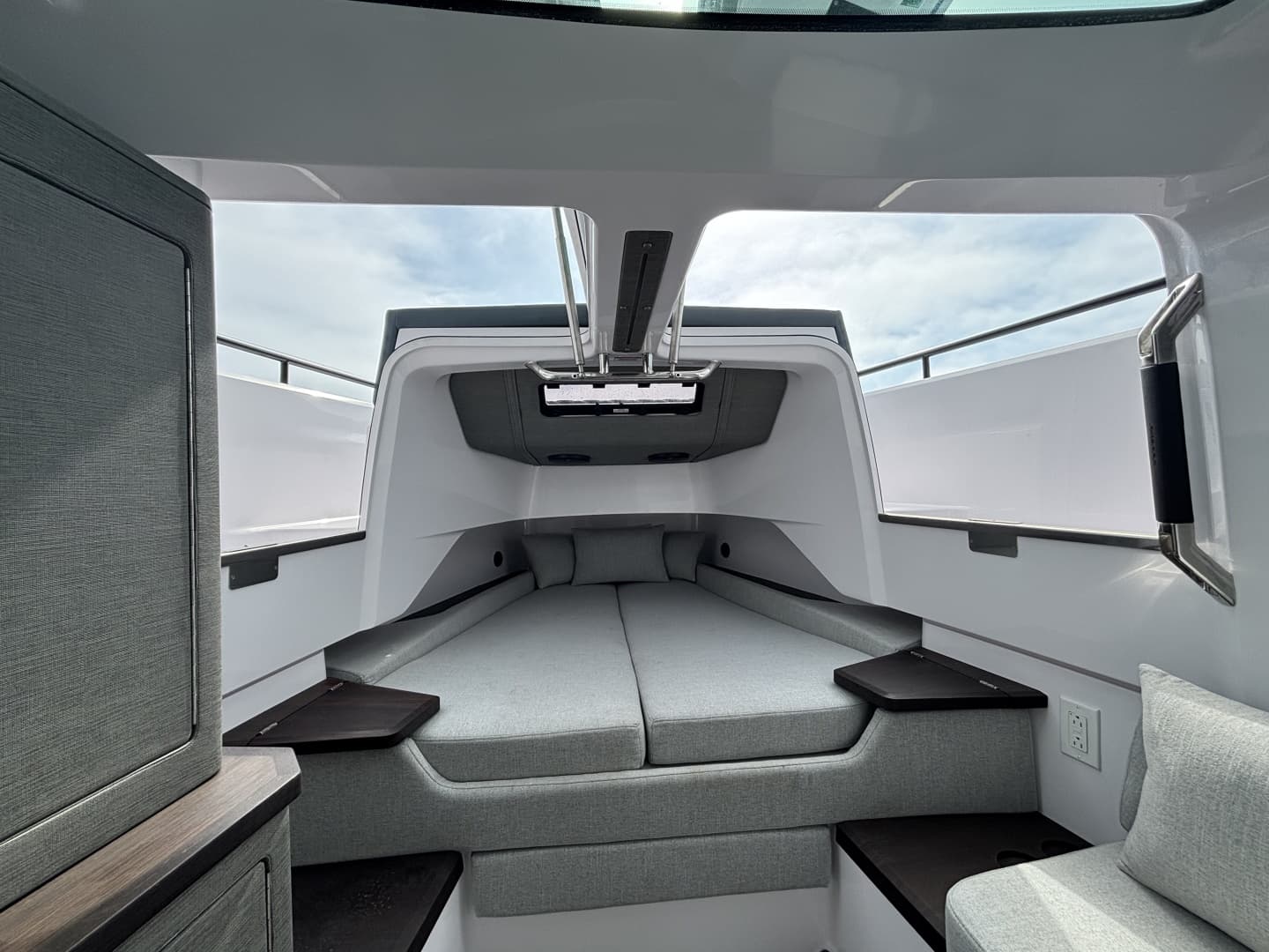 2024 Axopar 37XC Cross Cabin