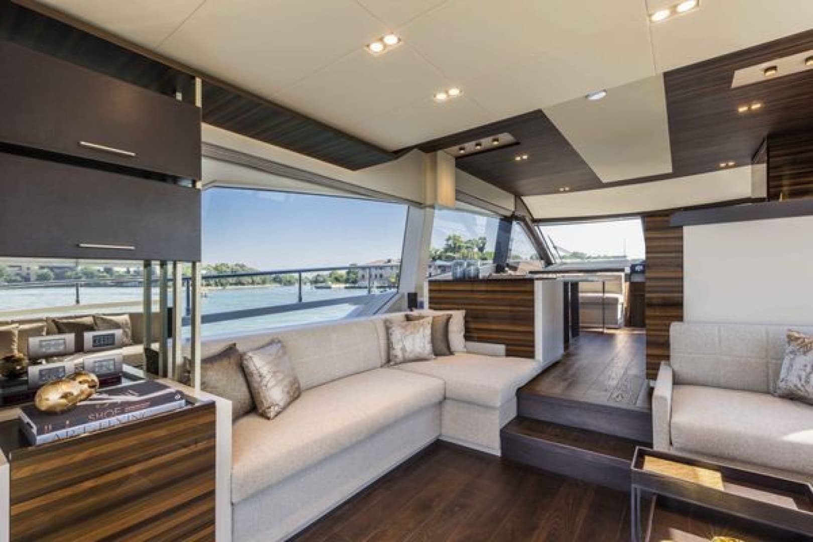 2026 Ferretti Yachts 670