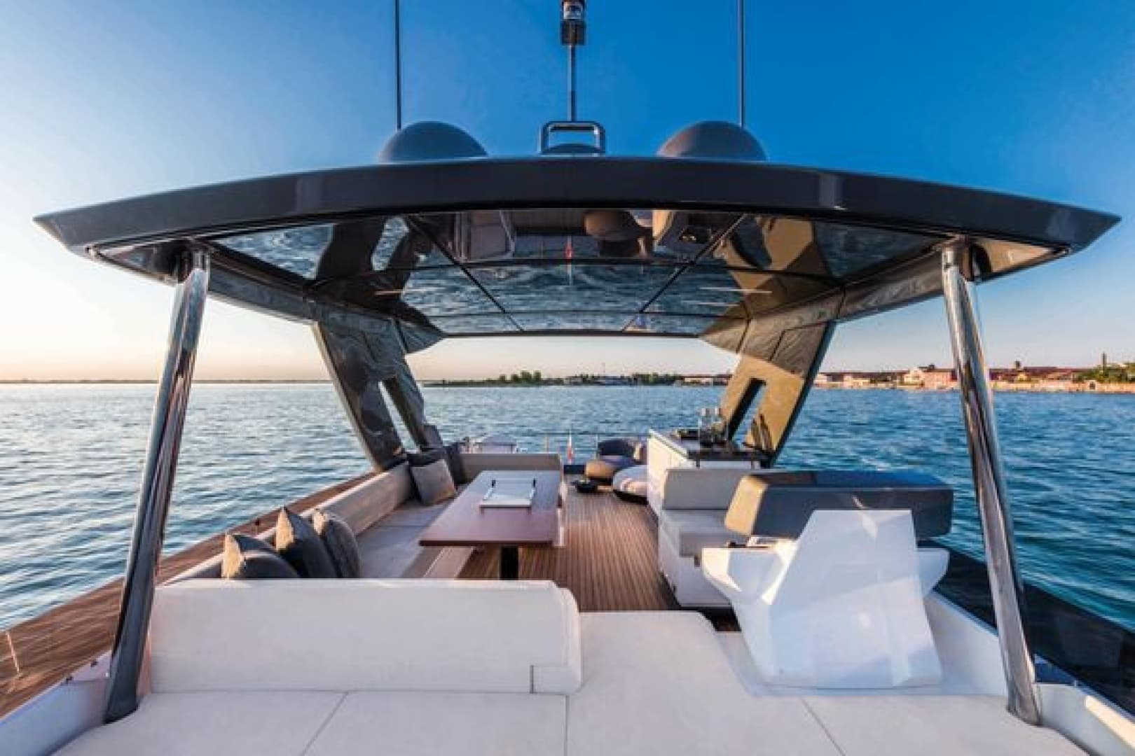 2026 Ferretti Yachts 670