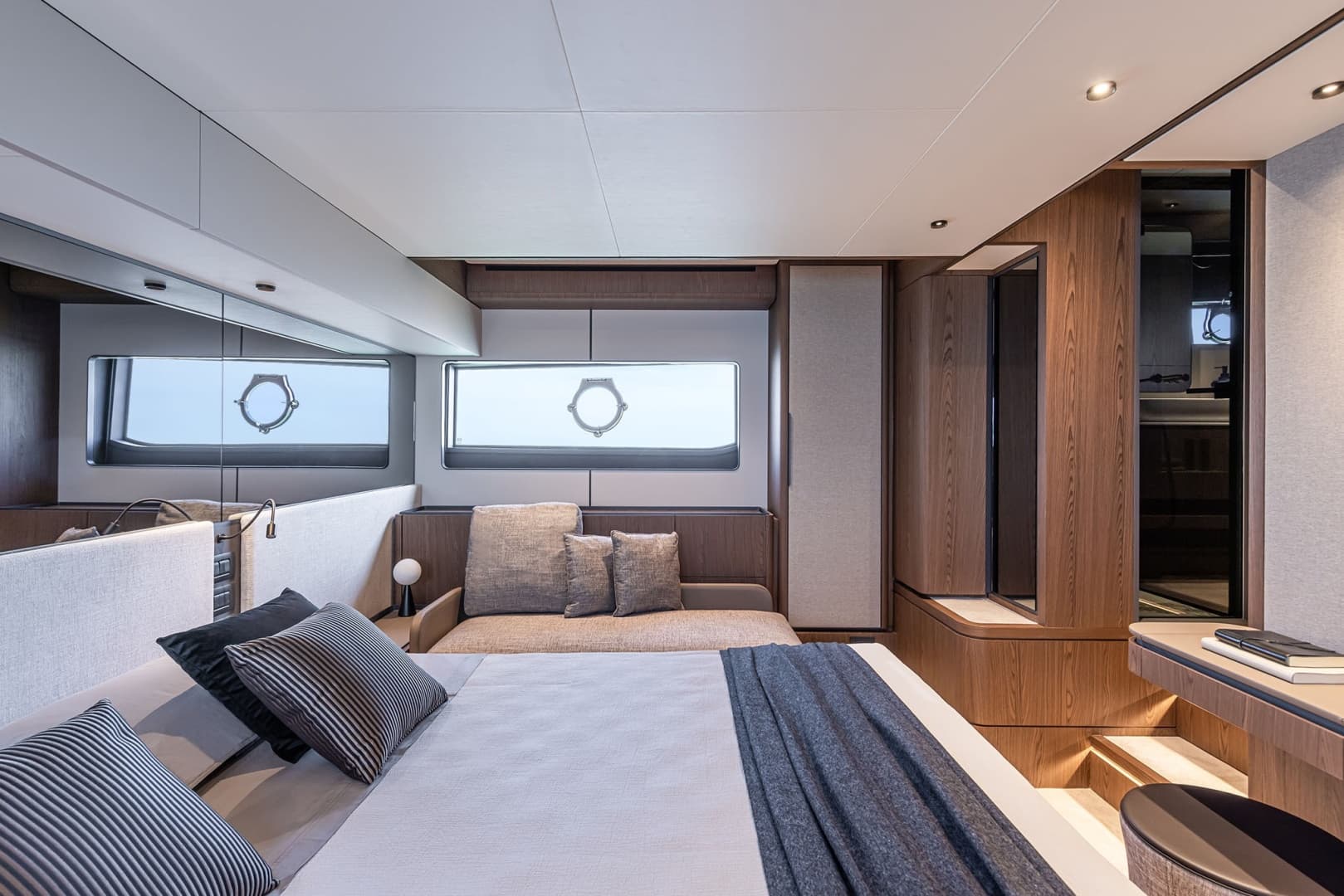 2025 Ferretti Yachts 