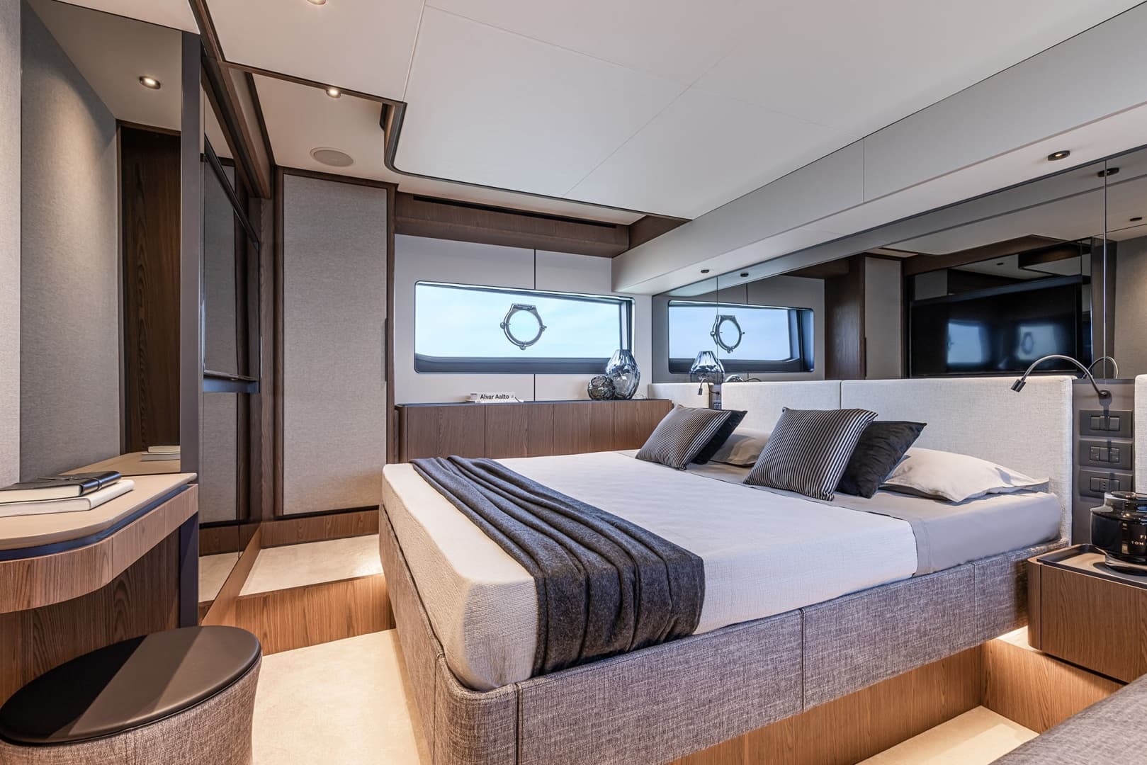 2025 Ferretti Yachts 
