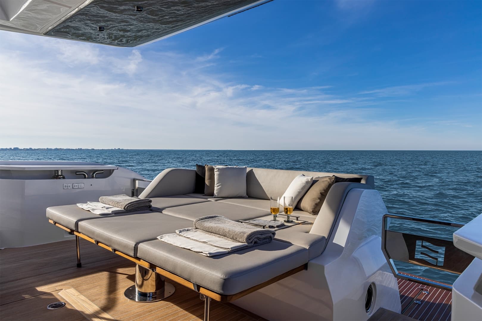 2025 Ferretti Yachts 
