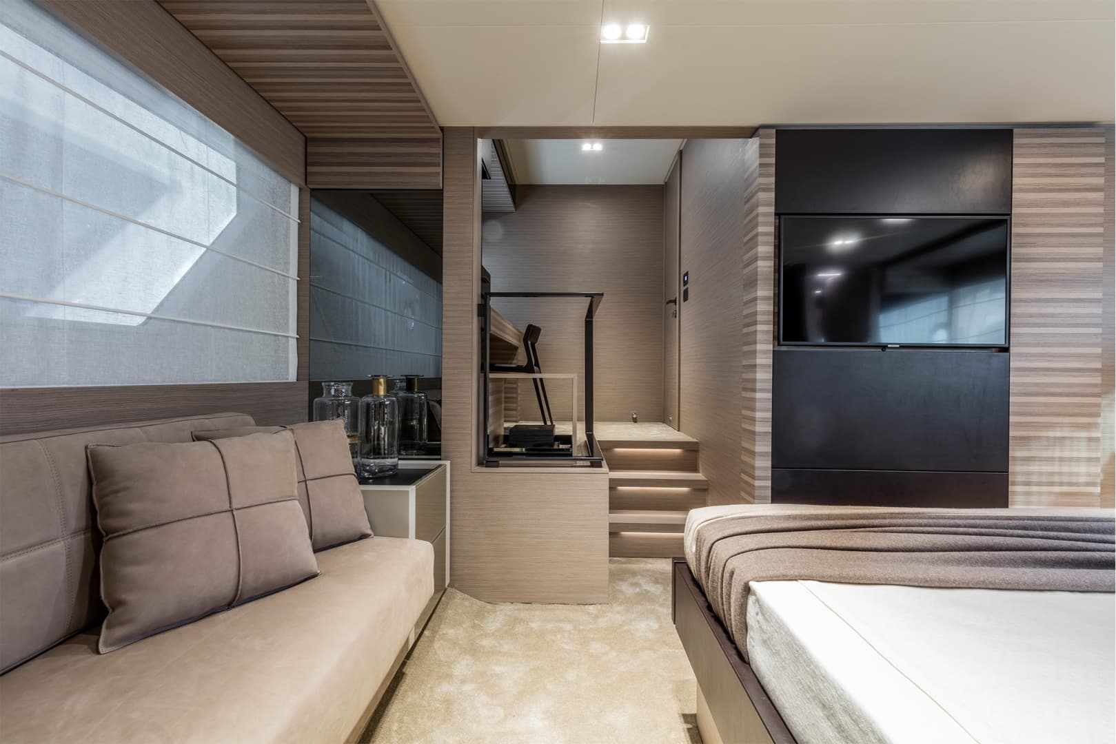 2026 Ferretti Yachts 670