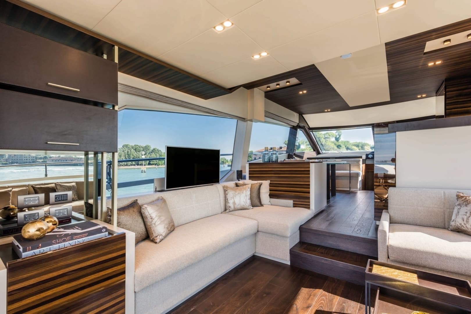 2026 Ferretti Yachts 670