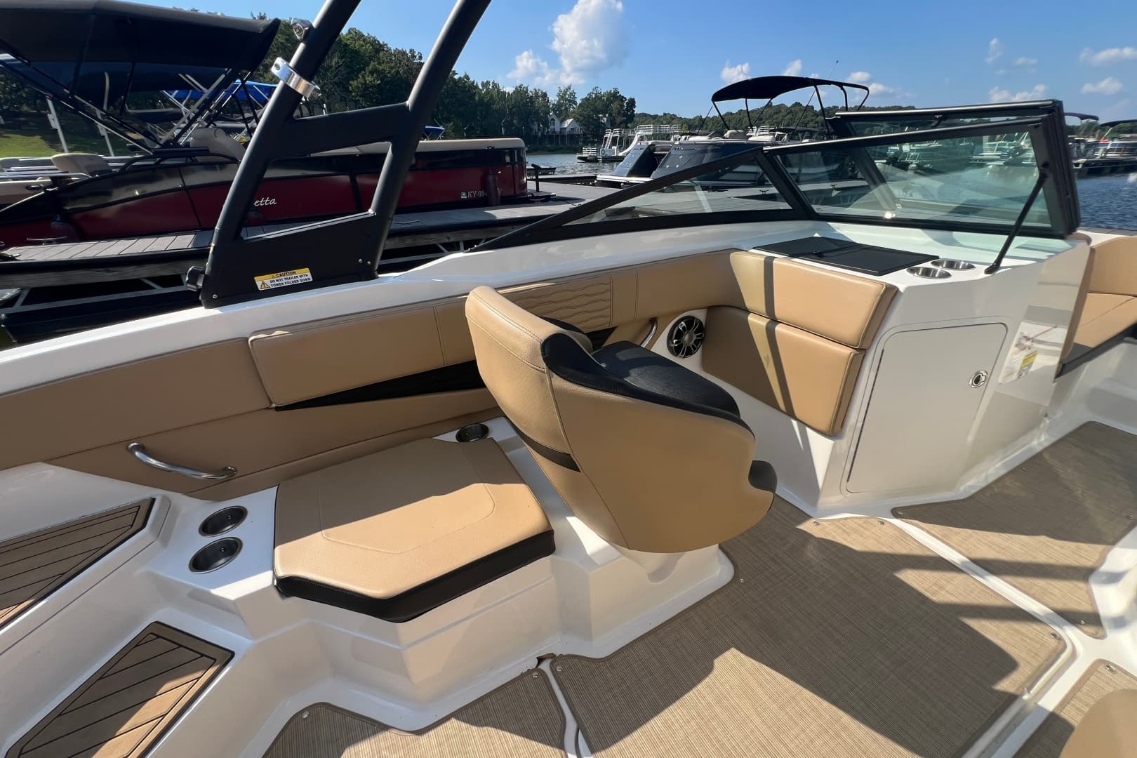 2022 Sea Ray SPX 210