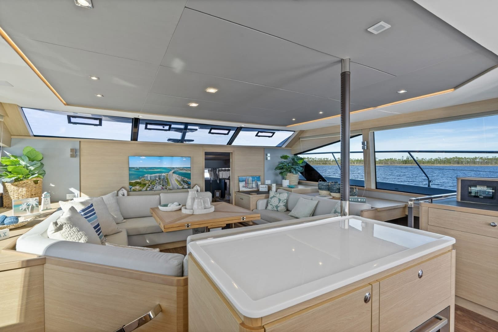 2021 Aquila 54 Yacht