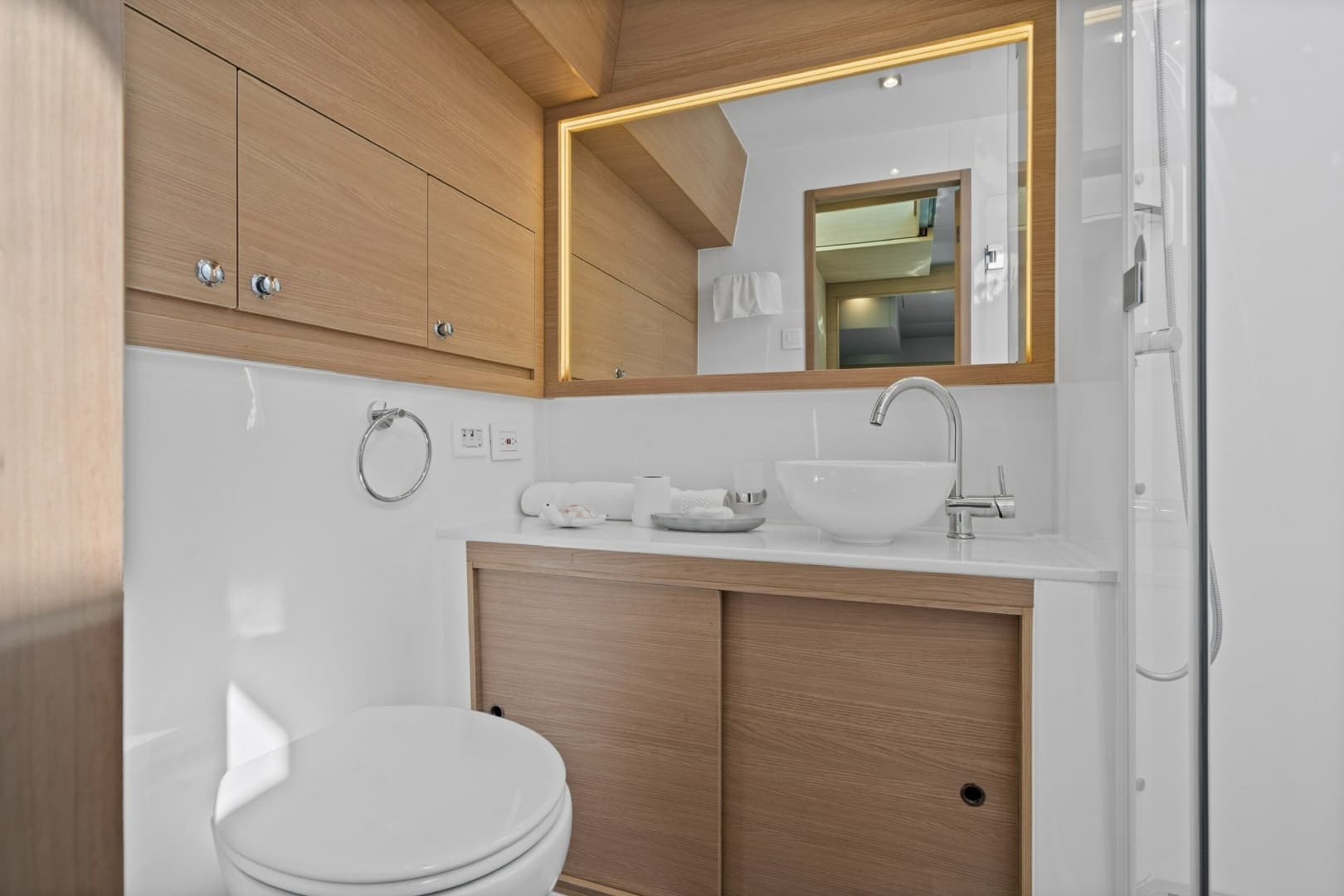 2021 Aquila 54 Yacht