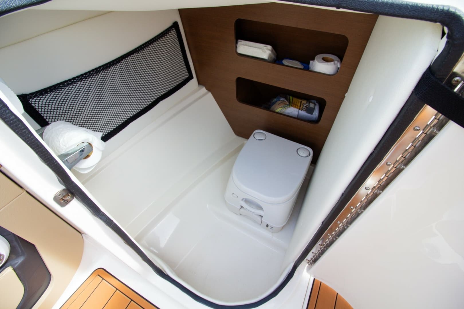 2015 Sea Ray 220 Sundeck