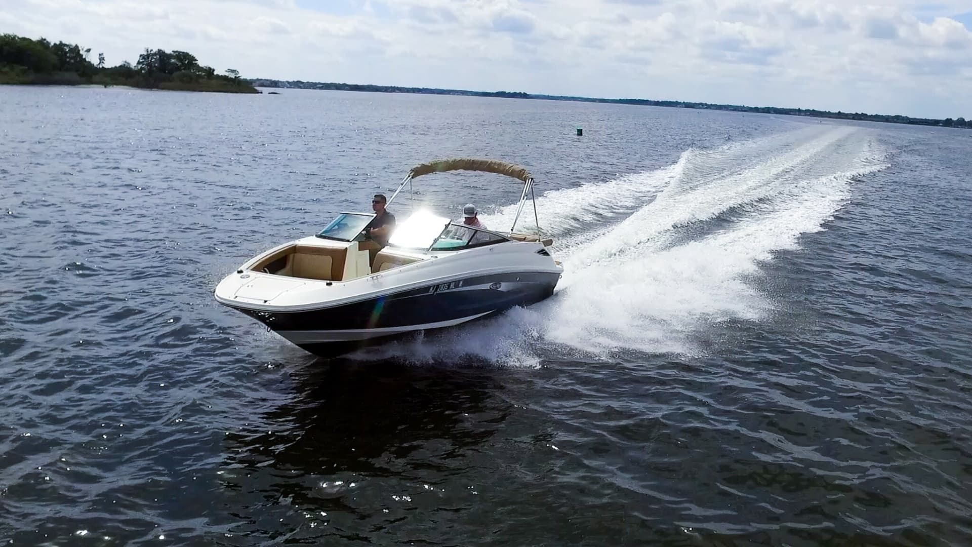 2015 Sea Ray 220 Sundeck