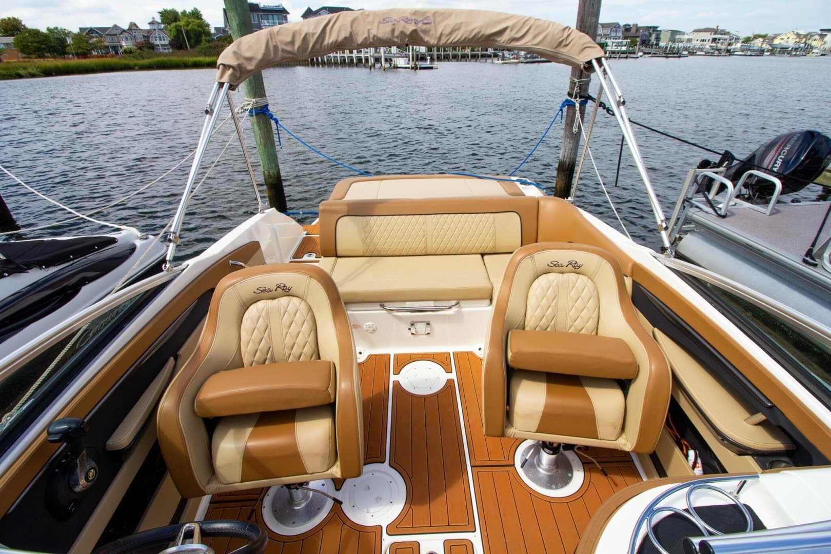 2015 Sea Ray 220 Sundeck