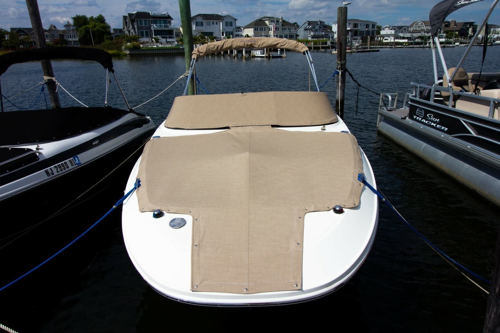 2015 Sea Ray 220 Sundeck