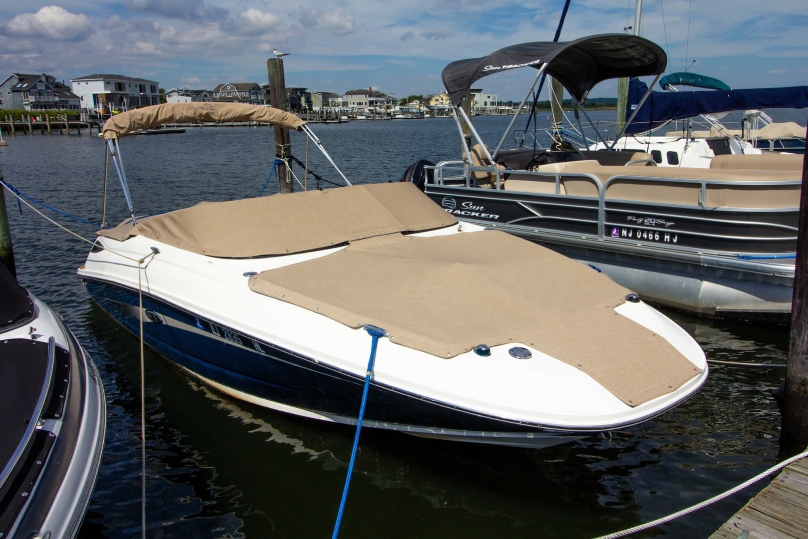 2015 Sea Ray 220 Sundeck