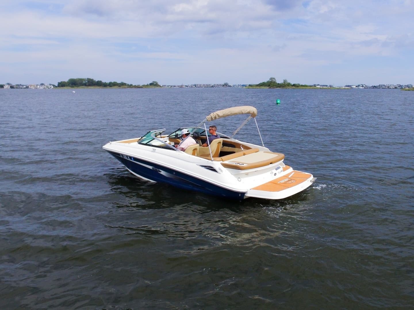 2015 Sea Ray 220 Sundeck