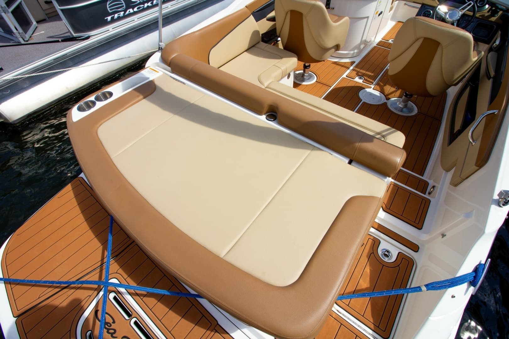 2015 Sea Ray 220 Sundeck