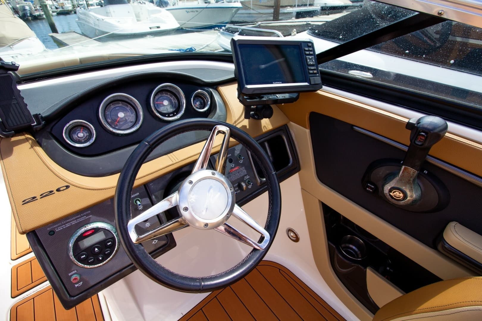 2015 Sea Ray 220 Sundeck
