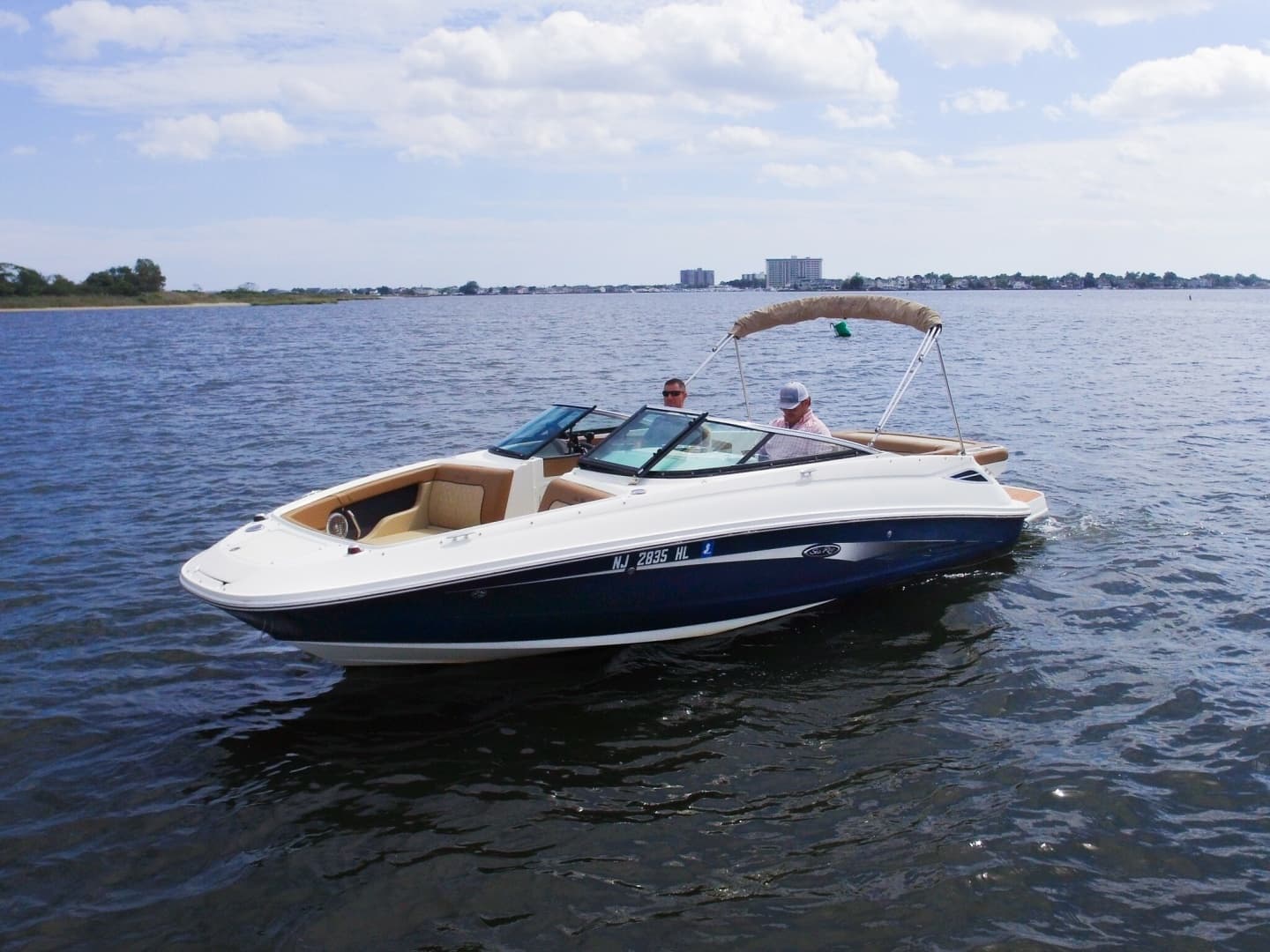 2015 Sea Ray 220 Sundeck