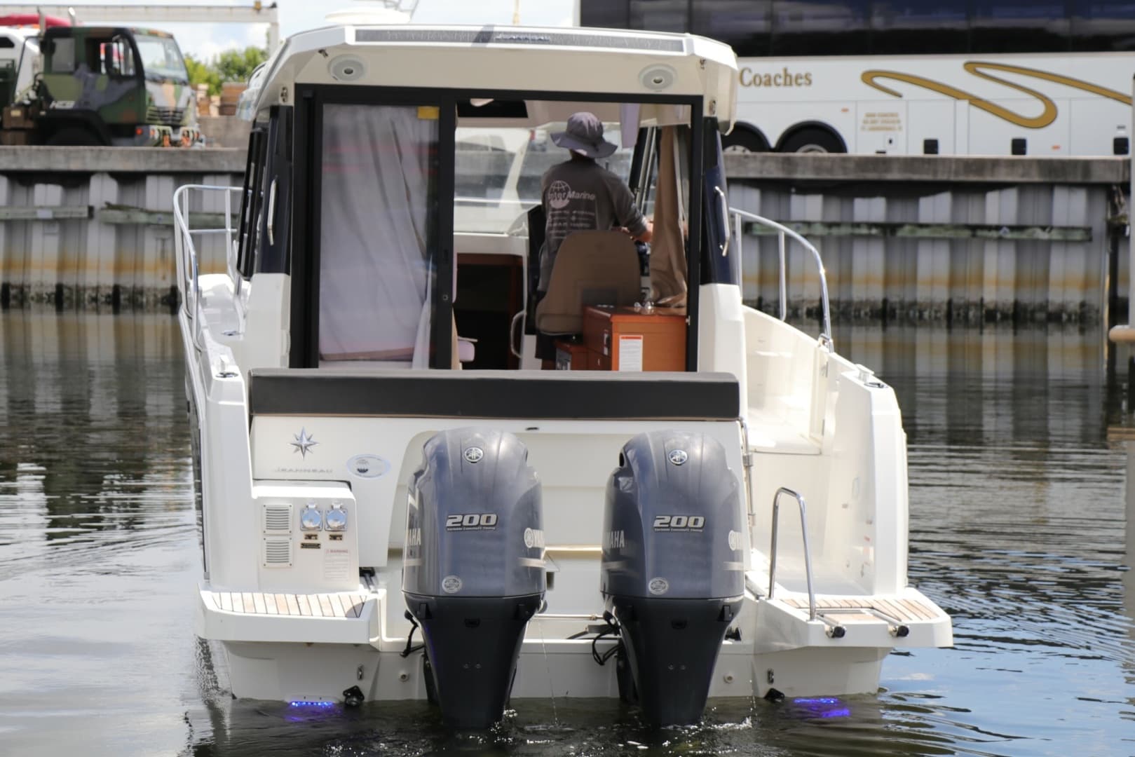 2017 Jeanneau NC 895