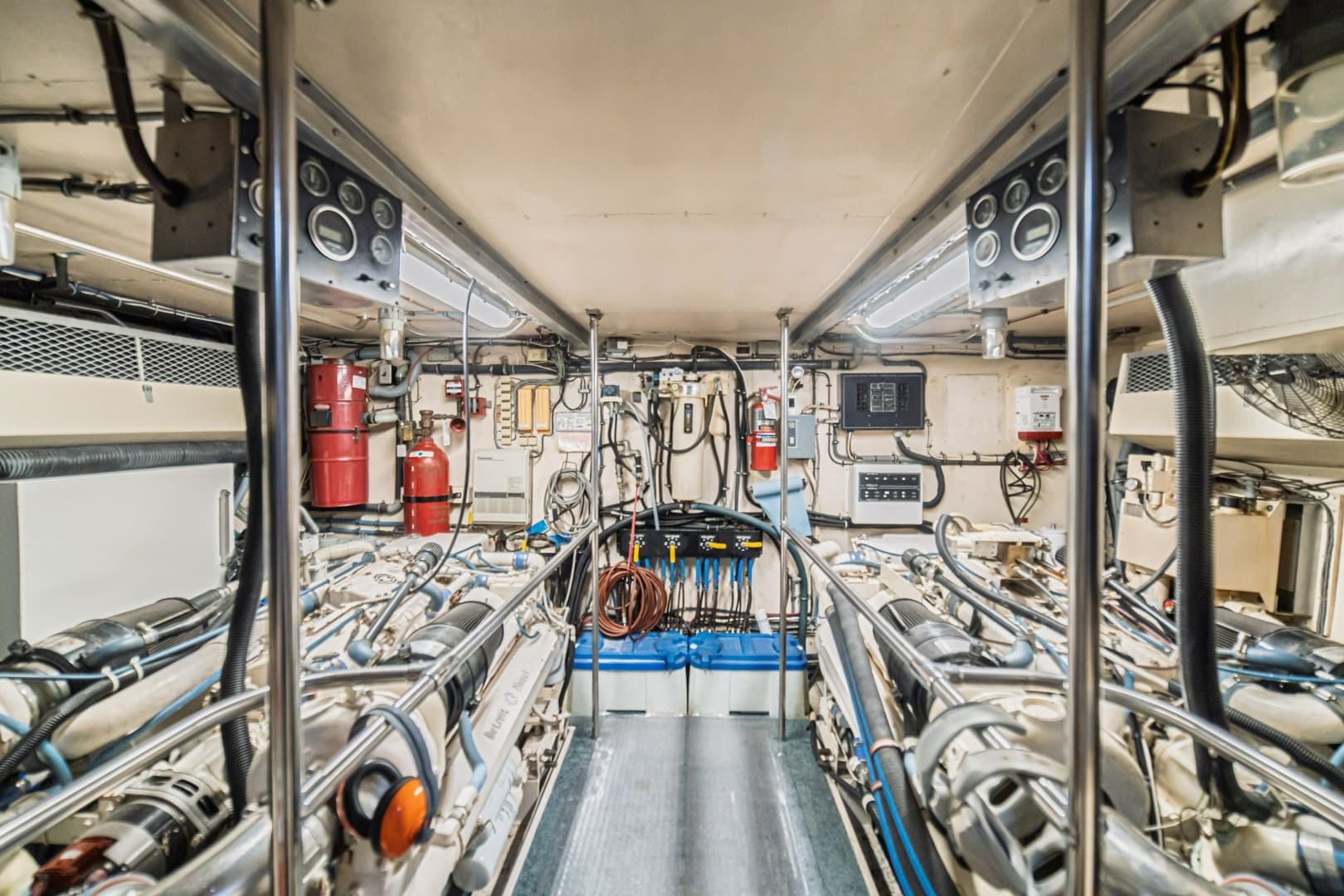 1988 Hatteras 70 Cockpit Motor Yacht