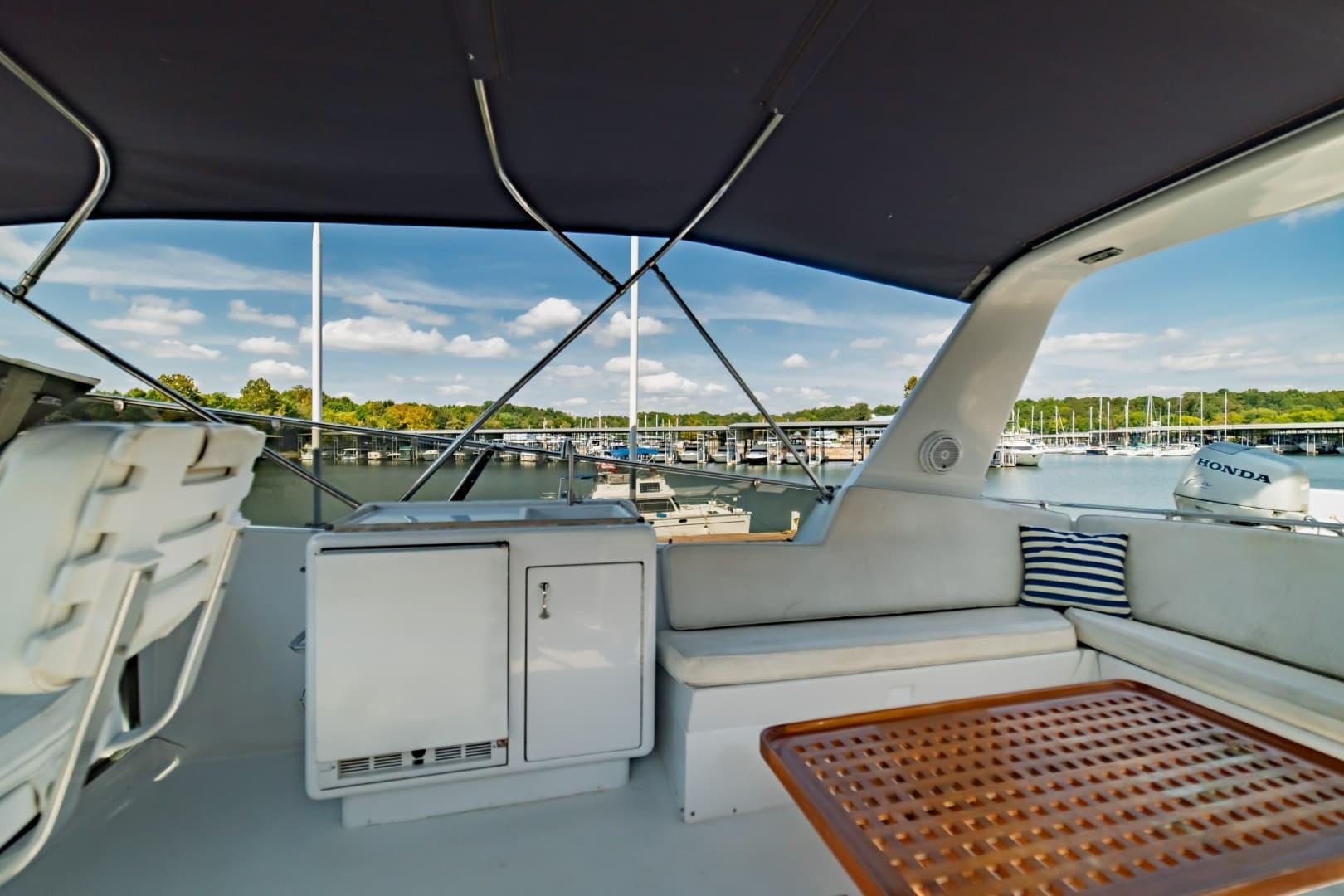 1988 Hatteras 70 Cockpit Motor Yacht