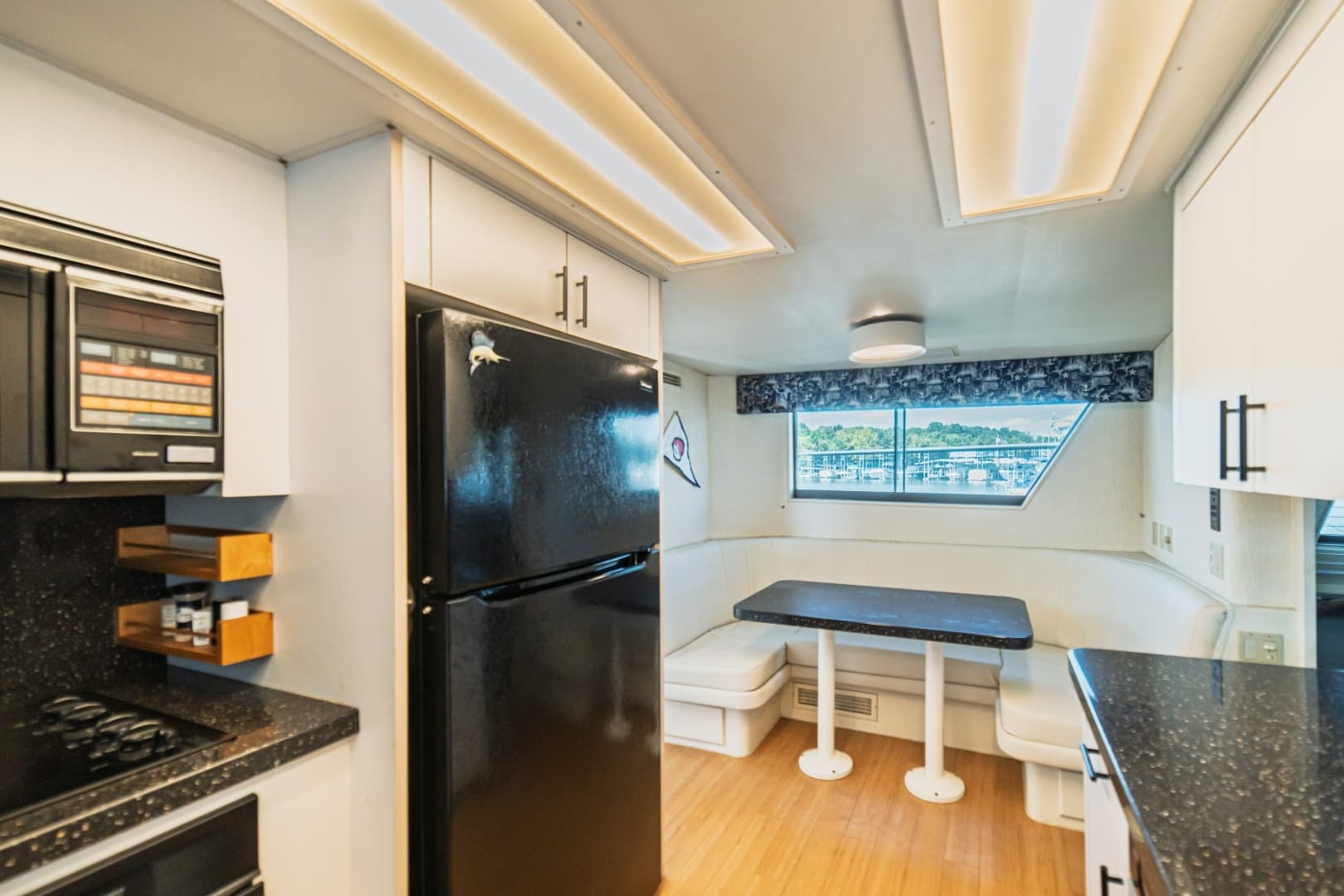 1988 Hatteras 70 Cockpit Motor Yacht