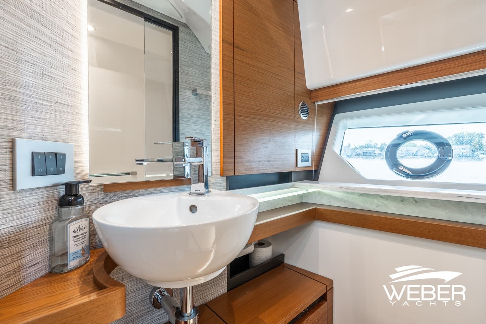 2026 Tiara Yachts 