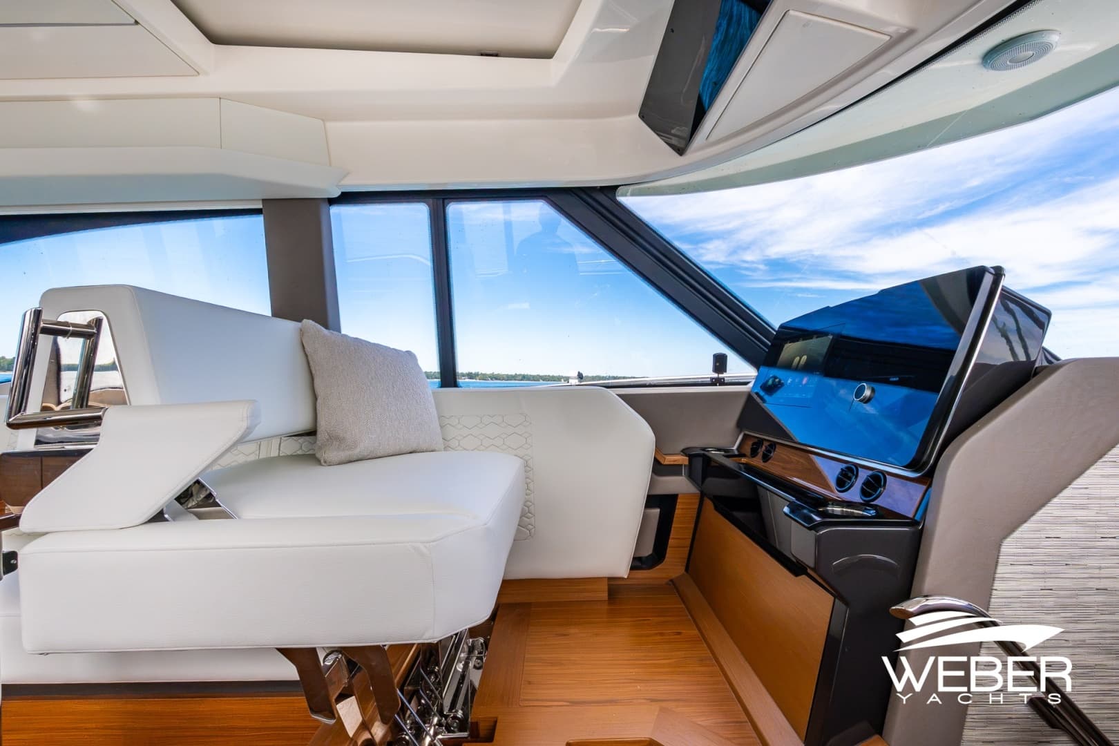 2026 Tiara Yachts 