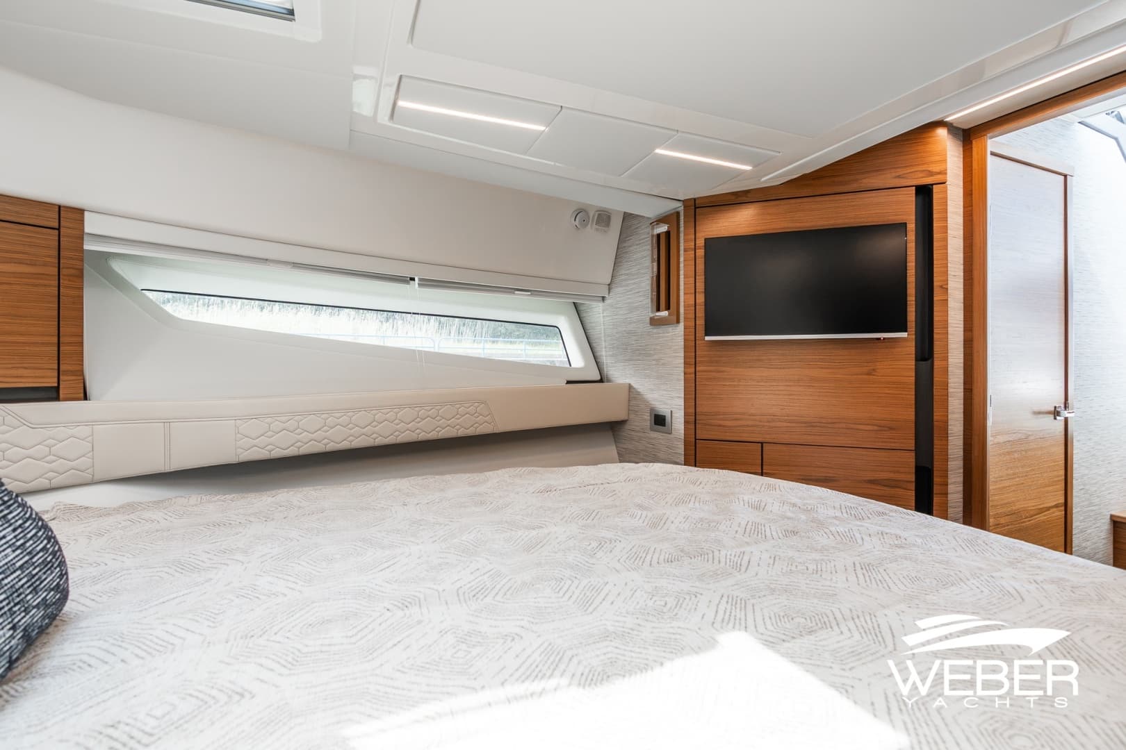 2026 Tiara Yachts 