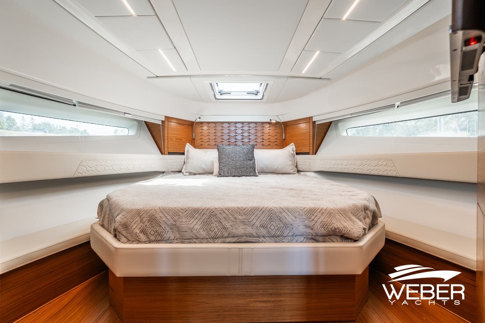 2026 Tiara Yachts 