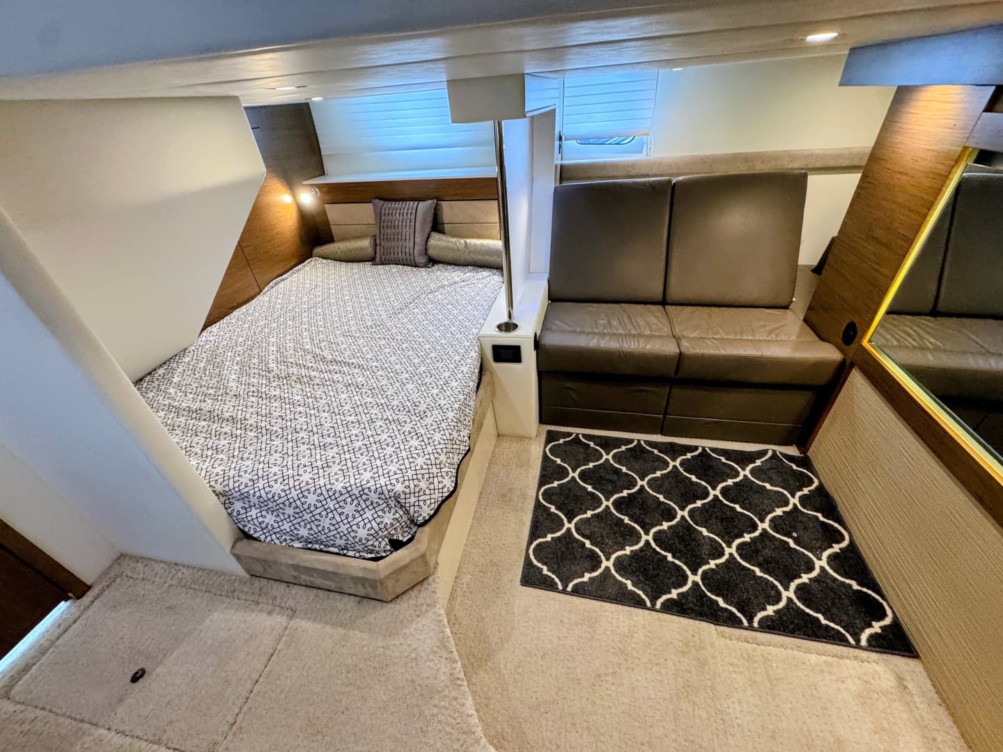 2016 Cruisers Yachts 45 Cantius