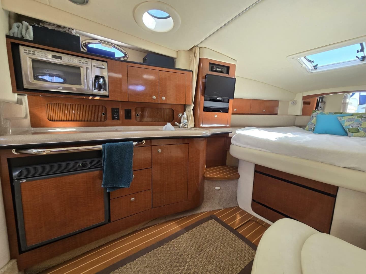 2005 Sea Ray 320 Sundancer