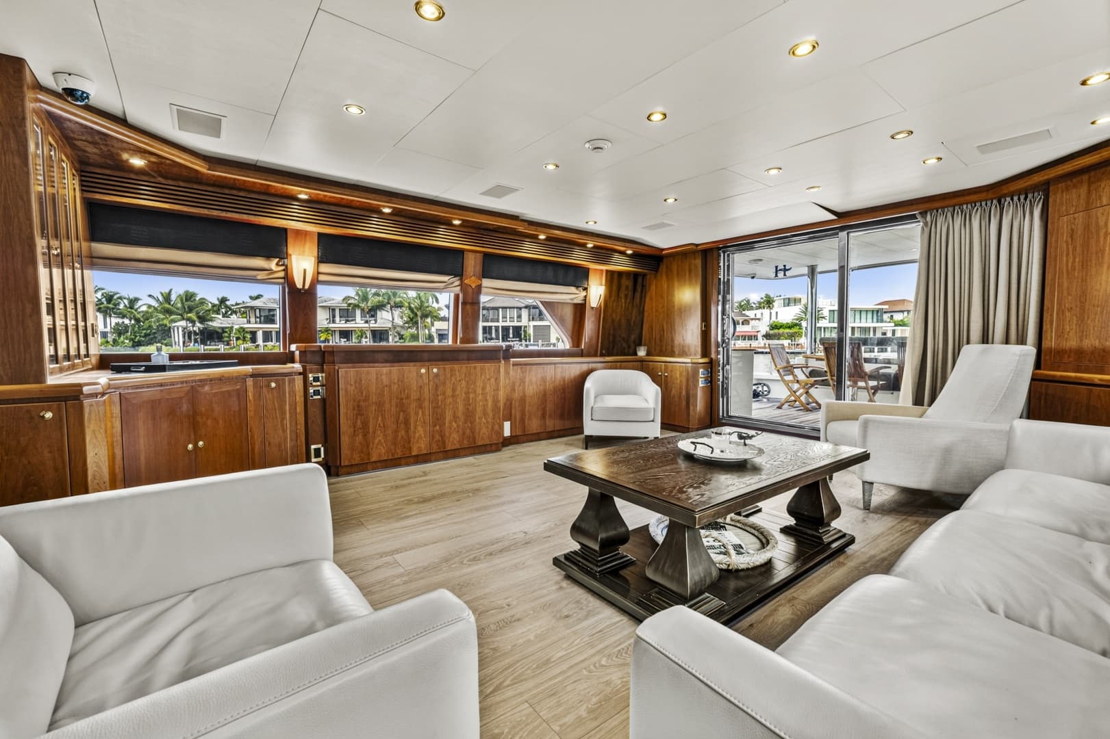 Salon Looking To Starboard