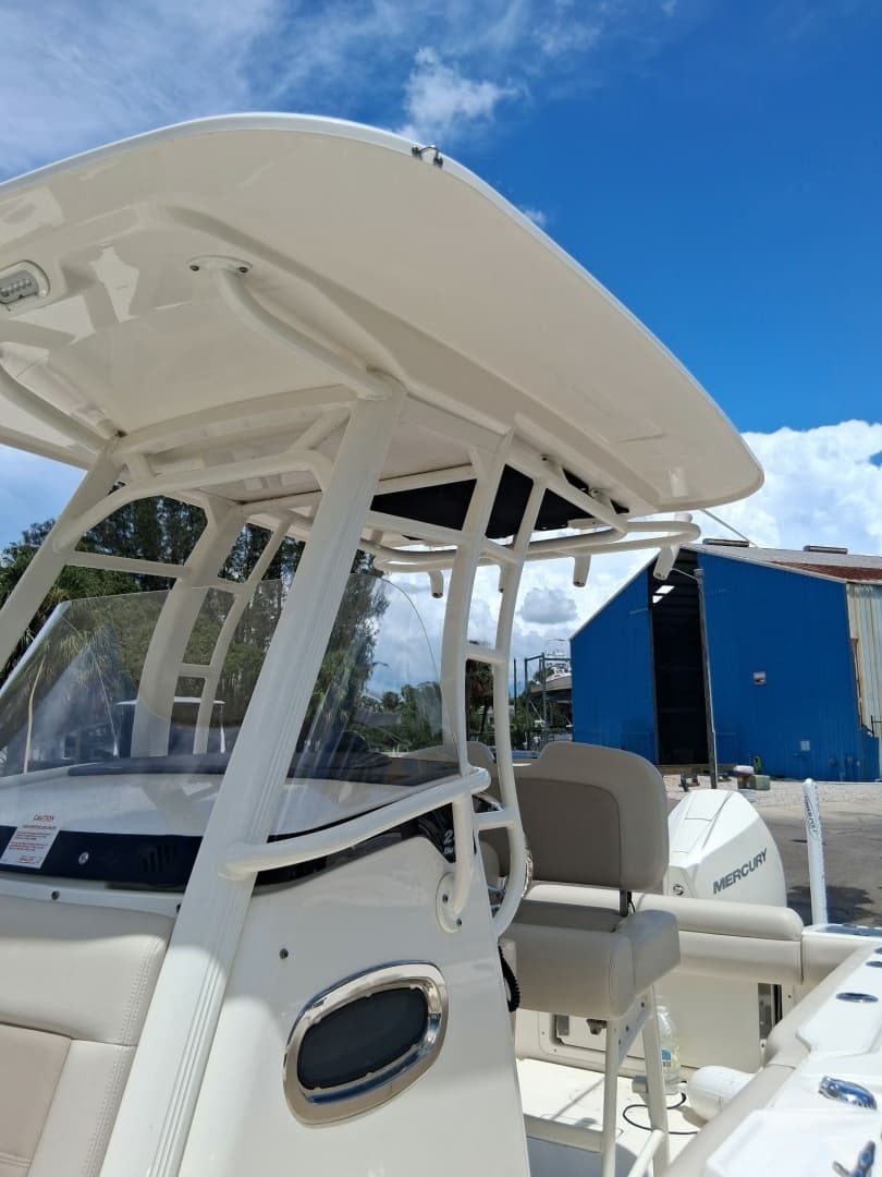 2022 Boston Whaler 